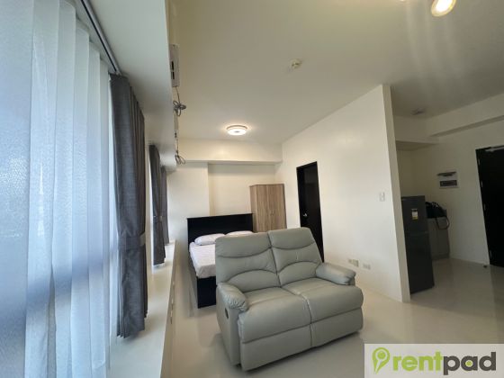 Fully Furnished 1br Unit Featuring A Laidback Living In Alabang 3925d33e27