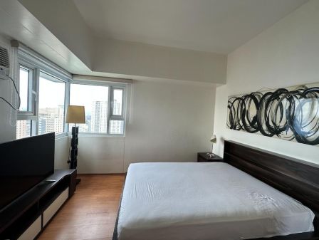 1BR with Balcony in Trion Towers Furnished Tower 1