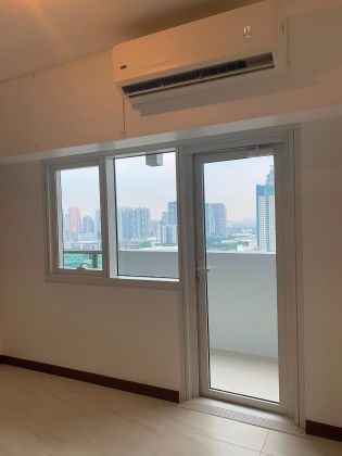 For Lease Spacious 40sqm Studio with Balcony the Royalton
