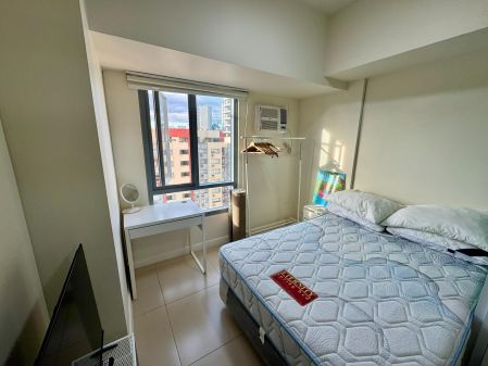 Fully Furnished Studio Unit at The Vantage at Kapitolyo for Rent