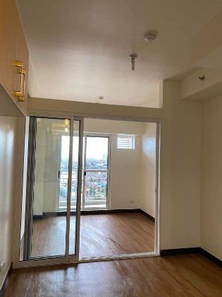 1BR with balcony in Lumiere Residences