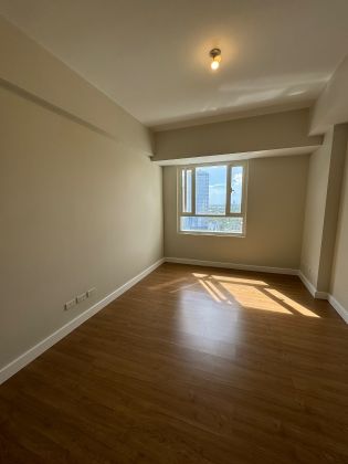 Unfurnished Studio Unit at The Arton for Rent