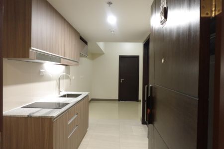 Unfurnished 1 Bedroom Unit at Park McKinley West for Rent