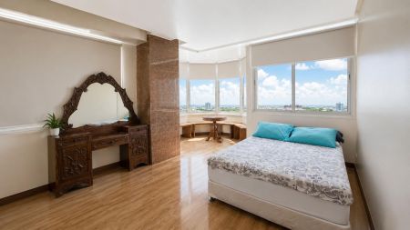 2BR Fully Furnished at Seibu Tower BGC