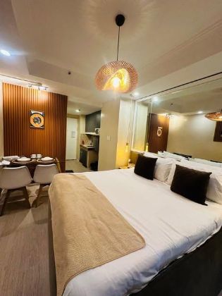 Semi Furnish Unit @ Citadel Inn Poblacion Makati 