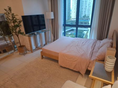 Fully Furnished Studio Unit at 38 Park Avenue for Rent