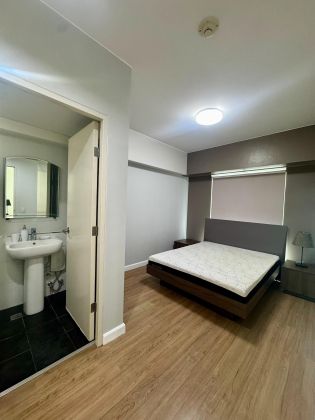Furnished 1 Bedroom at Red Oak Two Serendra BGC