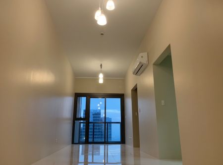 Unfurnished 2 Bedroom Unit at Uptown Ritz for Rent