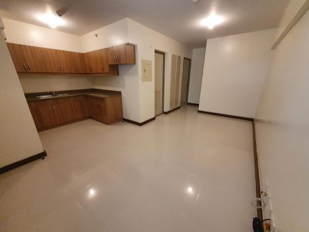 Unfurnished 2BR for Rent in Maple Place Taguig