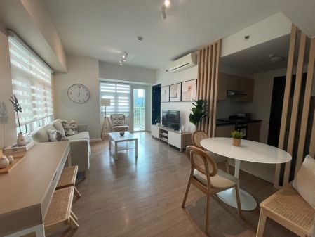 Fully Furnished 1 Bedroom at Meranti Two Serendra