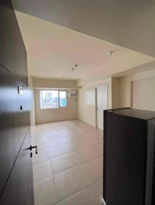 1 Bedroom Semi Furnished For Rent in Avida Towers Sola