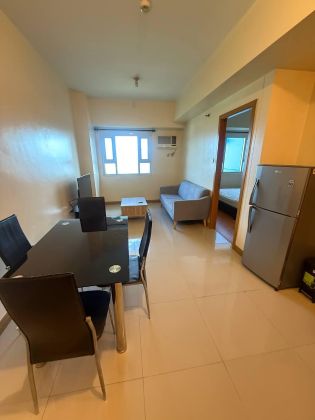 Spacious 1BR Unit at the Trion Towers BGC Near SM Aura