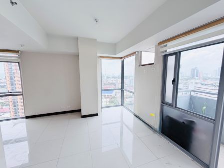 Bare Studio with Balcony for Rent in Manhattan Heights Araneta