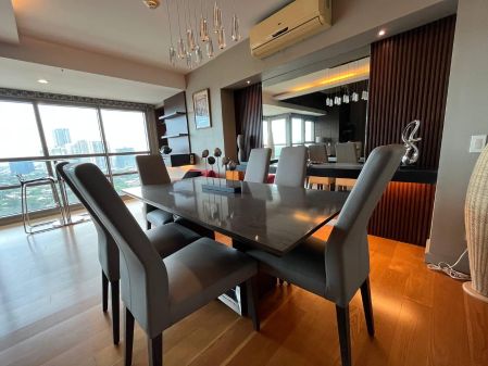 Beautifully Furnished 1 Bedroom in the Residences at Greenbelt