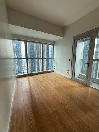 Fully Furnished 1 Bedroom Unit at The Seasons Residences