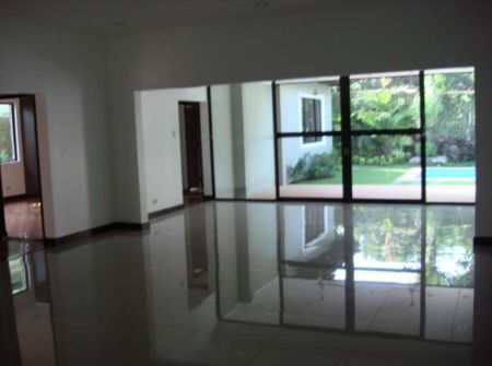 House and Lot for Lease 4 Bedrooms at Dasmarinas Makati