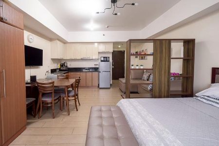 Fully Furnished Studio Unit in Venice Residences