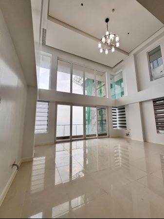 3BR Penthouse Loft Unit at Oak Harbor Residences Asiaworld City