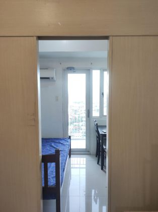 Semi Furnished 1 Bedroom Unit with Balcony at Grass Residences 