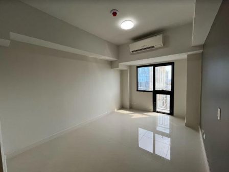 For Rent Studio Unit in Blakes Tower near AYALA and Makati Med