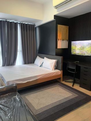 Fully Furnished 2 Bedroom Unit at Uptown Parksuites for Rent