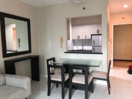Fully Furnished 1 Bedroom Unit in Two Serendra Almond Tower