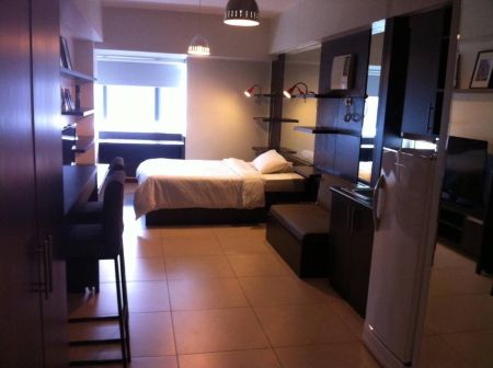 Fully Furnished Studio Unit at the Columns Legazpi Village