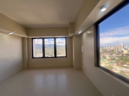Unfurnished Studio with Parking in Baseline Prestige T4