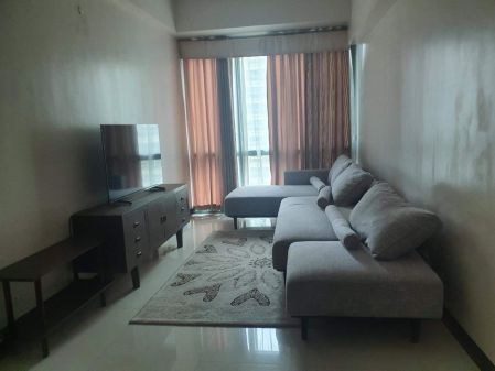 Fully Furnished 2BR for Rent in 8 Forbestown Road BGC Taguig