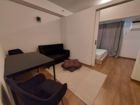 28sqm 1BR JR on 51F at The Rise Makati for Rent