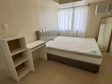 Semi Furnished 1 Bedroom at Turf Bgc