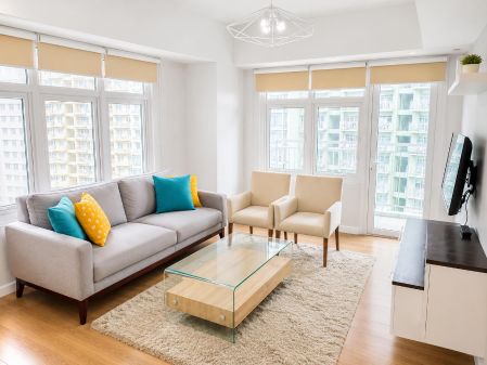 Fully Furnished 2 Bedroom Corner Unitat Two Serendra BGC for Rent