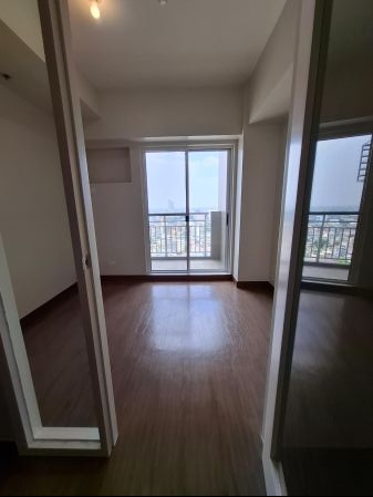 Unfurnished 1 Bedroom Unit at Cameron Residences for Rent