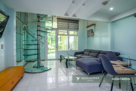 Fully Furnished 1BR Loft Type Unit at Two Serendra Aston