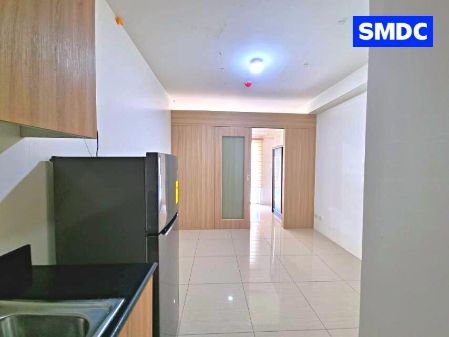 Semi Furnished 1BR Unit with Balcony for Rent at Shore Residences