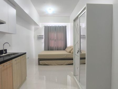 Unfurnished Studio Unit 21sqm the Courtyard Taguig