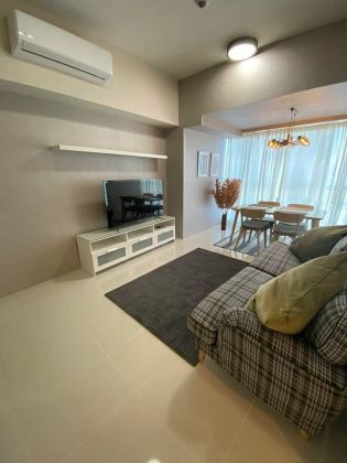 Fully Furnished 2 Bedroom Unit at Uptown Parksuites for Rent