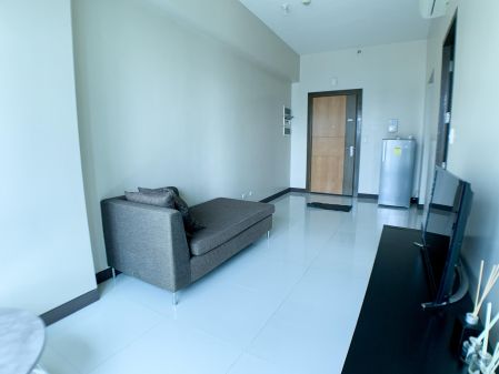 For Rent 1BR in 8 Forbsetown Road BGC Taguig 8FRX004