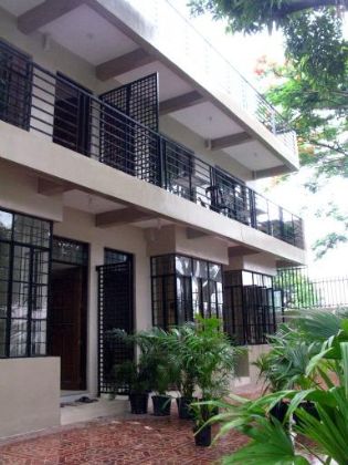 2BR Apartment with Balcony and View of Trees in Fairview