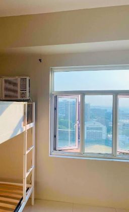 1BR Unit in Vista Taft with Free Pool Gym Study Hall