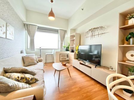 Eton Tower One Bedroom 1BR Condo Unit For Rent 3597