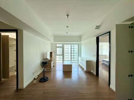 2 Bedroom for Rent in the Veranda West Tower Arca South Taguig