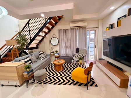 North 8 Residences 2BR Townhouse with Parking Guadalupe