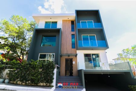 Unfurnished 3 Storey House For Rent in McKinley Hill Taguig