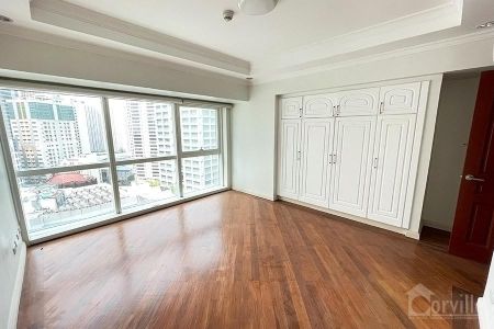 Deluxe 3 Bedroom with Parking at Fraser Place Makati