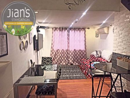 Fully Furnished 2 br daily, weekly Staycation Cubao Crame