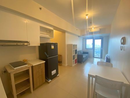 2BR Fully Furnished Unit at The Vantage at Kapitolyo w Parking