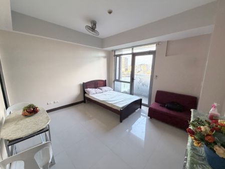Semi Furnished Studio with Balcony for Rent in Manhattan Heights 