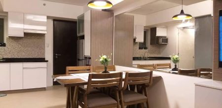Fully Furnished 1 Bedroom Corner Unit with Washing Machine