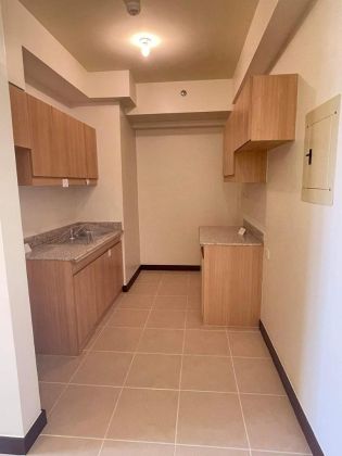Unfurnished 2BR Unit in Brixton Place Pasig
